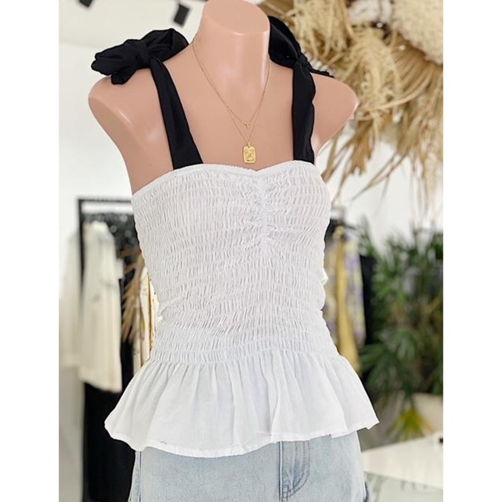 Èss the Label Indi Top NWT